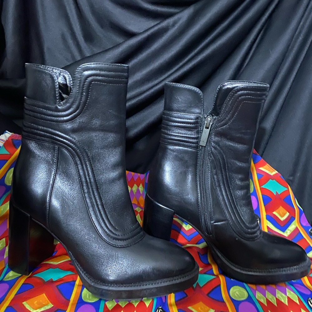 Aquatalia Women's Black Illiana boots